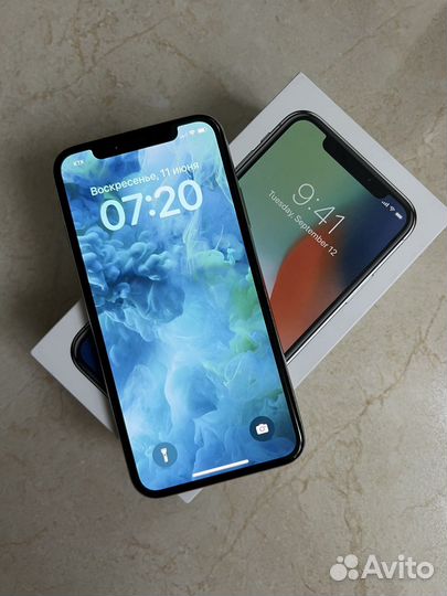 Телефон iPhone 10 в идеале 64 гига