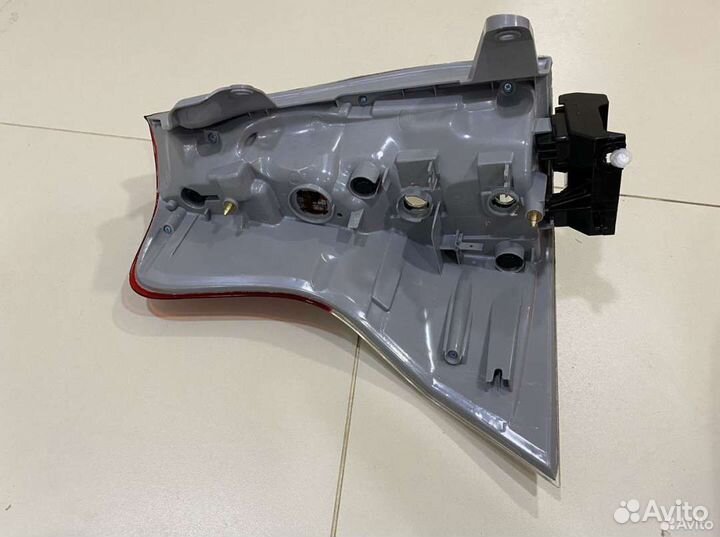 Фонарь задний (1) шт Toyota Land Cruiser 150