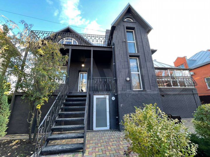 Дом 372,1 м² на участке 6 сот.