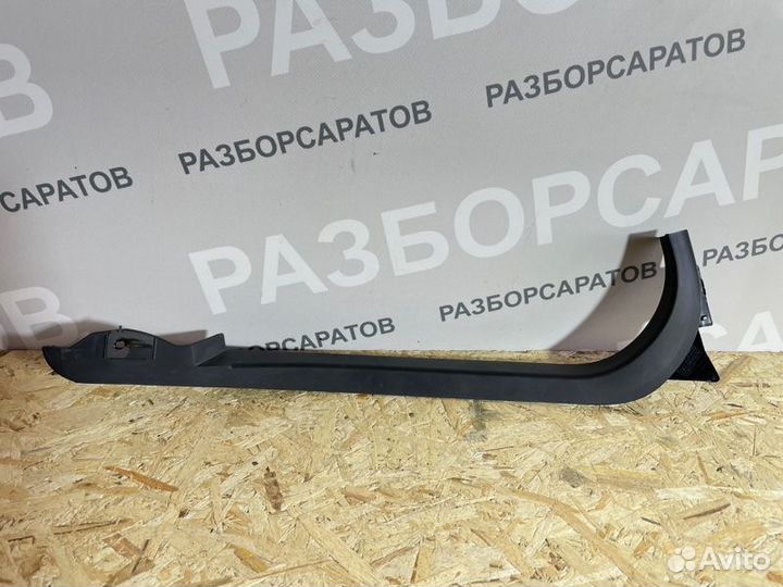 Накладка двери передняя правая Ford Focus Iii