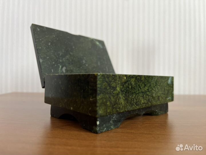 Ваза и шкатулка из натурального камня