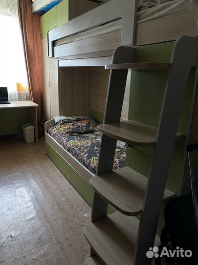 Мебельный гарнитур в детскую