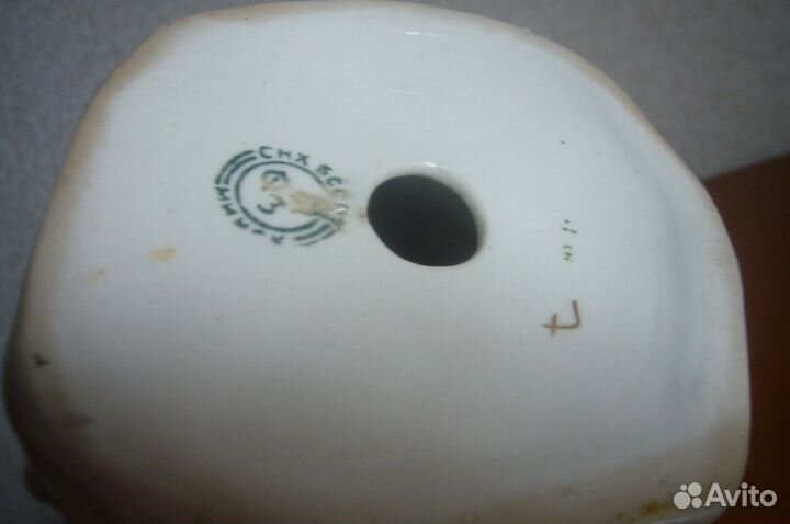 Фарфоровая статуэтка 