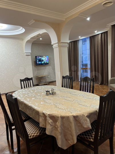 3-к. квартира, 117,8 м², 2/5 эт.