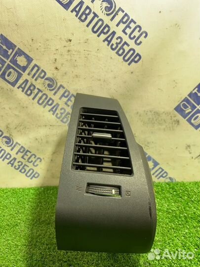 Дефлектор воздушный передний правый Nissan Murano