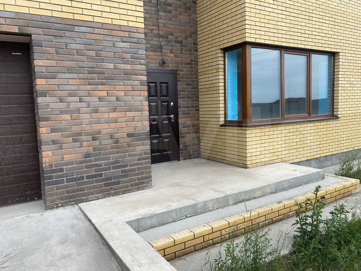 Коттедж 238 м² на участке 10 сот.