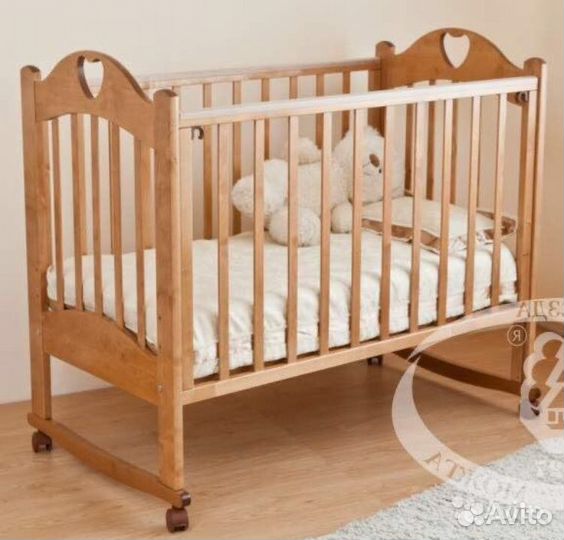 Детская кроватка с матрасом
