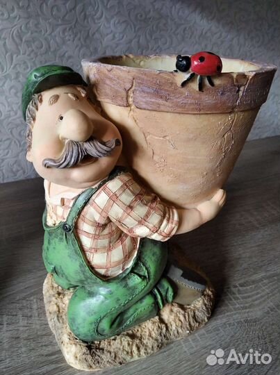 Фигурка декоративная с кашпо