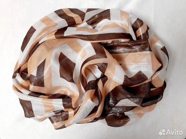Шарф новый с геометрическим принтом