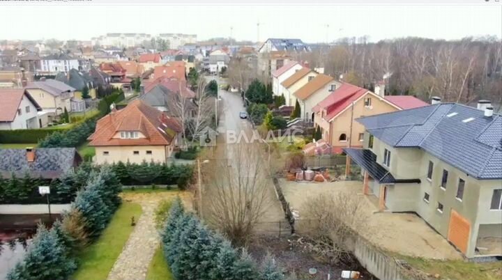 Дом 842 м² на участке 20 сот.