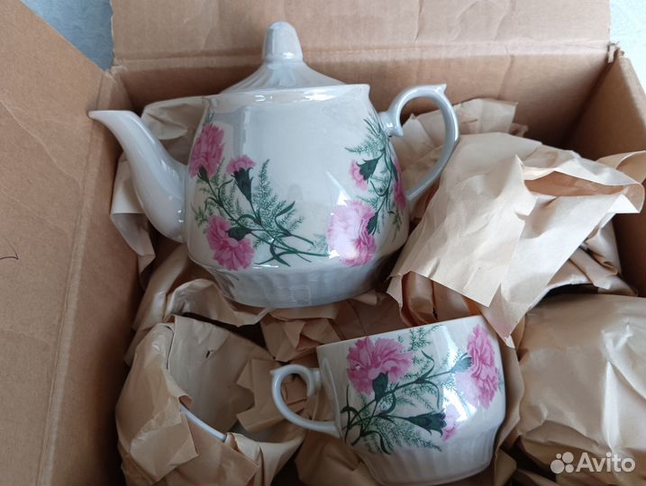 Абсолютно новый чайный сервиз Гвоздики