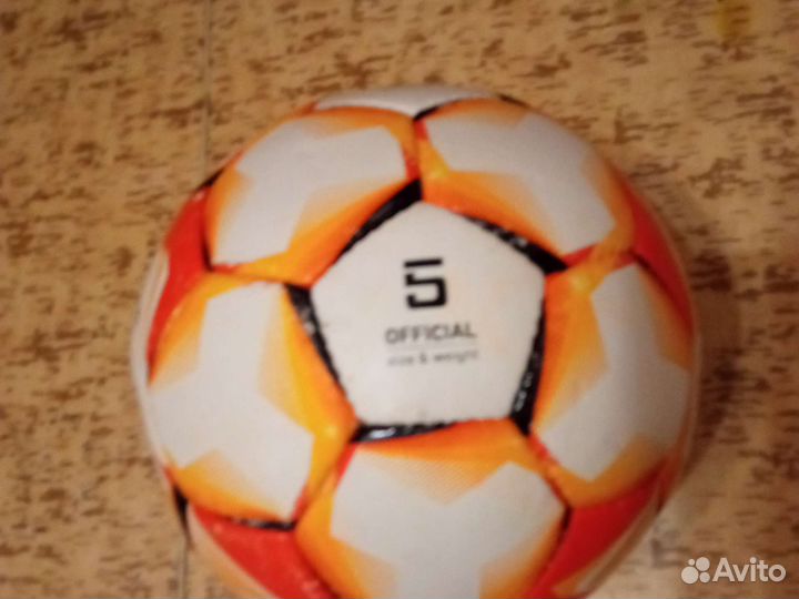 Футбольный мяч профессиональный