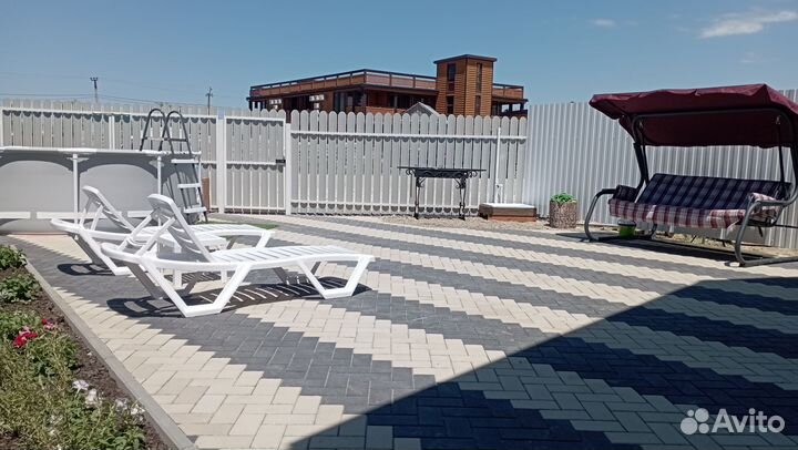 Для отдыха коттедж с видом на море в Голубицкой