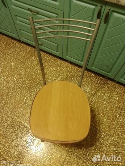 Продам хорошие стулья: красивый барный стул и обыч