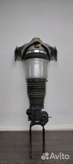 Пневмостойка Touareg / Audi Q7 передняя правая