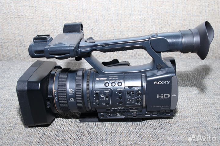 Видеокамера Sony HDR-AX2000