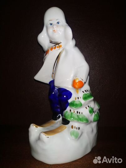 Фарфор статуэтка Мальчик на лыжах клеймо фхф 50-е