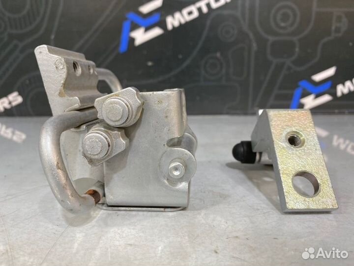 Петля двери задняя левая Volkswagen Passat B5 AMX