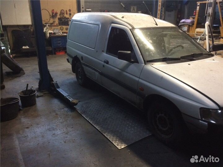 Разбор на запчасти Ford Escort