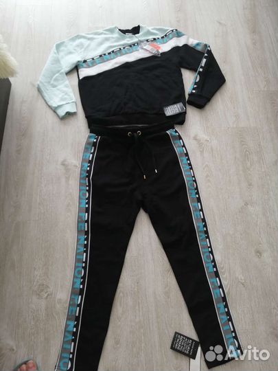 Спортивный костюм женский новый 48 размер