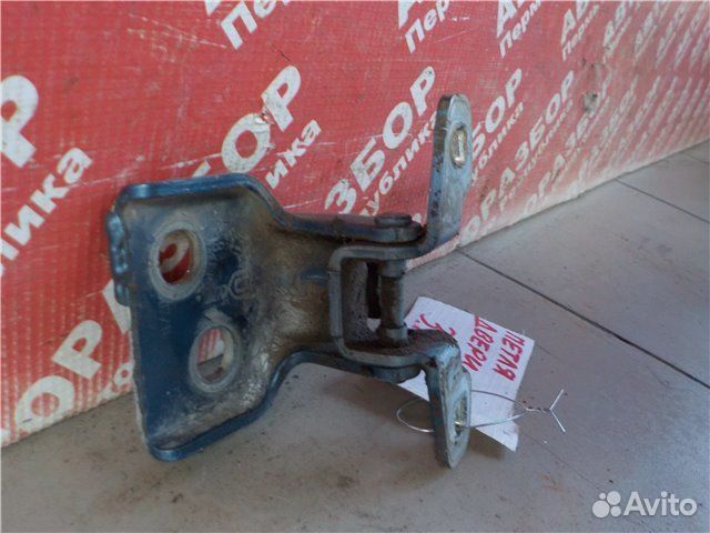 Петля двери нижняя задняя правая Renault Logan