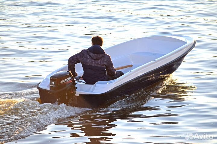 Новая моторная лодка Пингвин тримаран в наличии