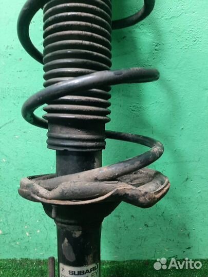 Стойка амортизатора задняя правая Subaru Forester