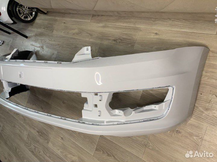 Polo бампер передний окрашенный В белый (LC9A)