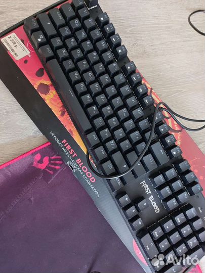 Игровая клавиатура, мышь и коврик