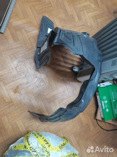 Подкрылок передний правый mitsubishi colt кольт