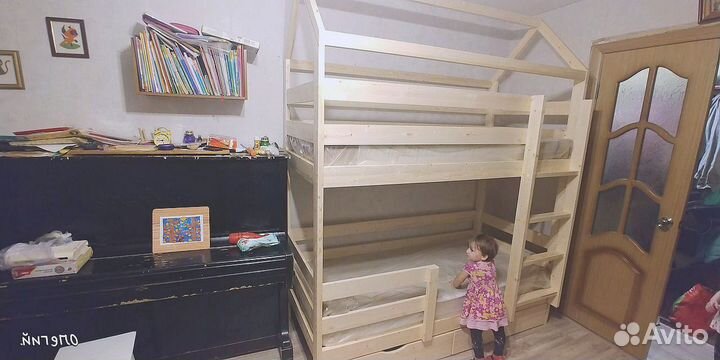 Детская двухъярусная кровать