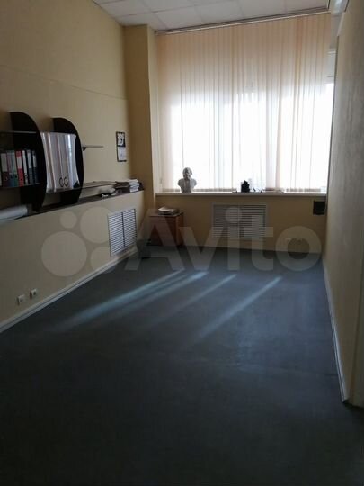 Административное здание 4 этажа, земельный участок