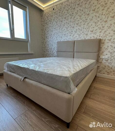 Кровать с мягким изголовьем