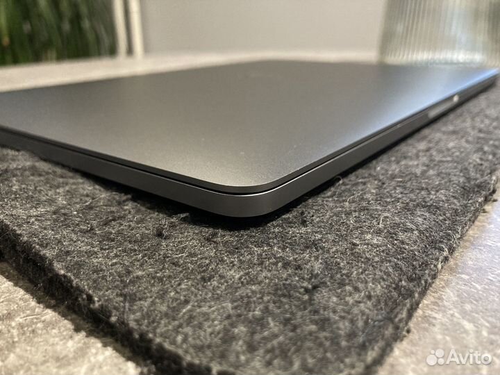 Apple MacBook Pro 13 2020 i5/8/256 как новый