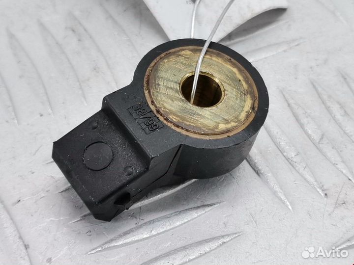 Датчик детонации Volkswagen Bora 1999 030905377C
