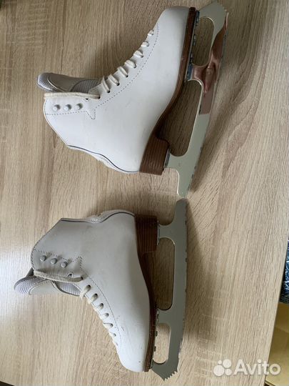 Коньки фигурные Graf Topas размер 32