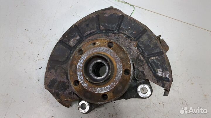 Ступица (кулак, цапфа) правая передняя Volkswagen Passat CC