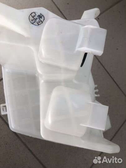 Бачок омывателя Toyota auris