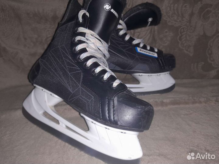 Коньки хоккейные