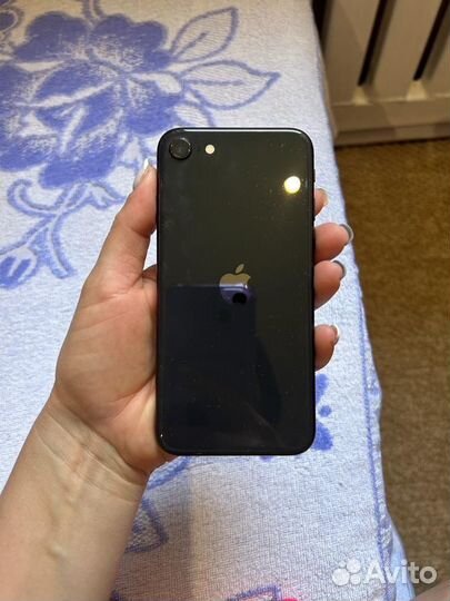 Телефон iPhone se 2020
