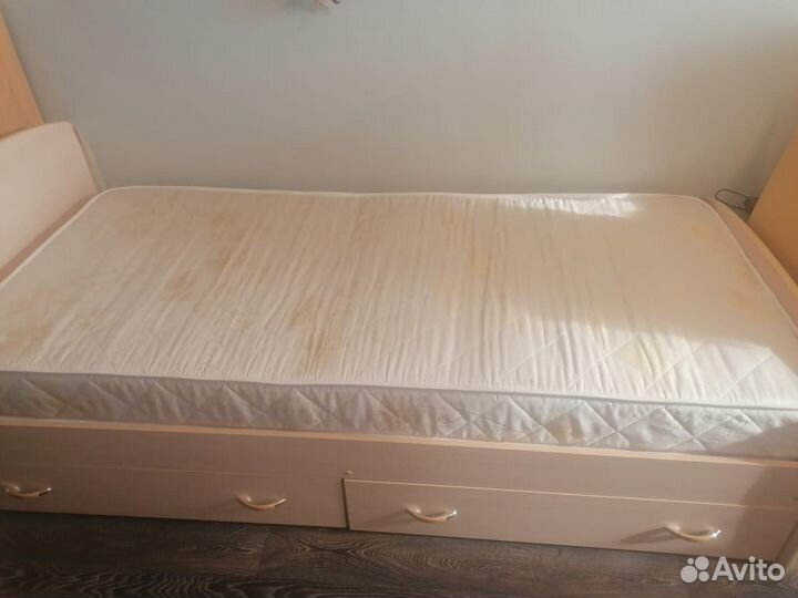 Кровать с матрасом бу