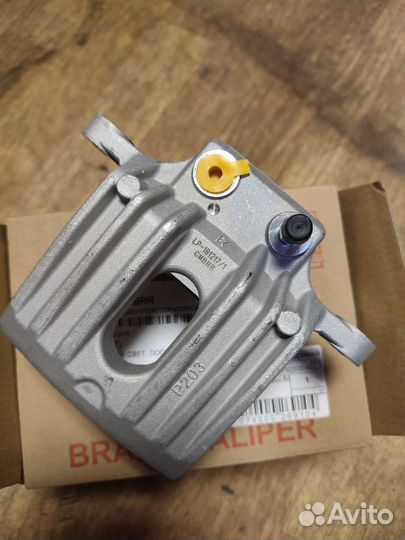 Суппорт задний правый на hyundai Santa Fe 2