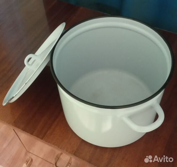 Кастрюля эмалированная