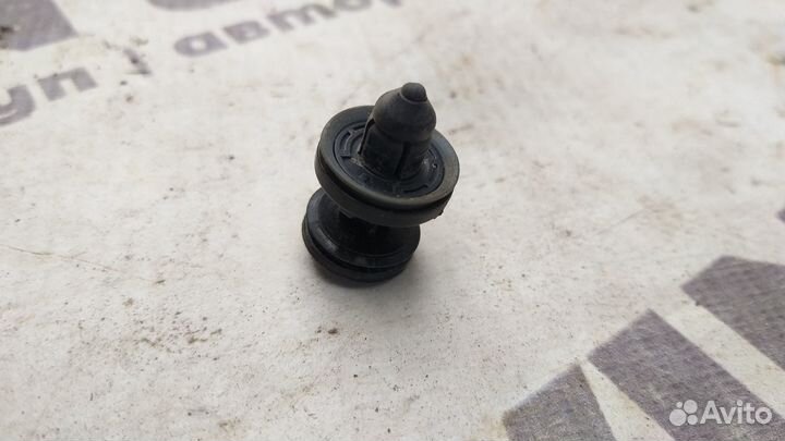 Клипсы обшивки двери Ford Kuga 1