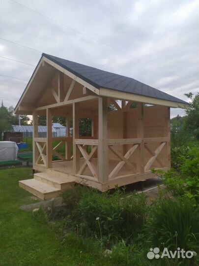 Беседка деревянная на сваях