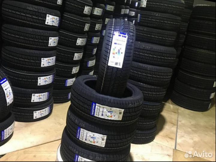 Windforce Snowblazer UHP 215/50 R17 95V