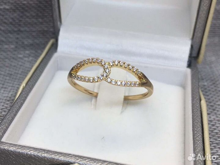 Кольцо женское с фианитами