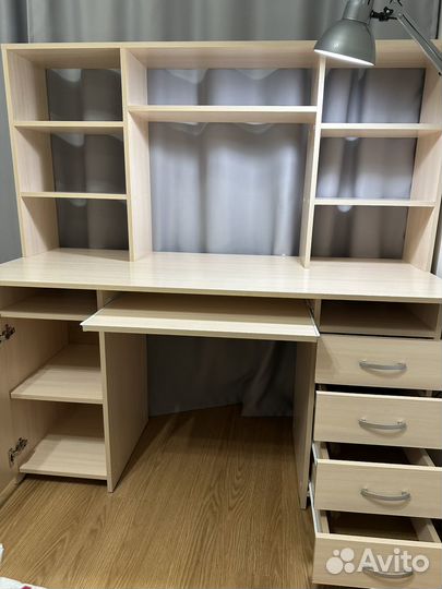 Письменный компьютерный стол