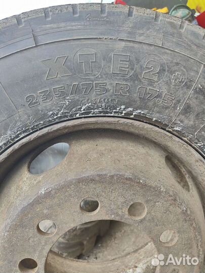 Шина бу Мишлен 235/75R17.5