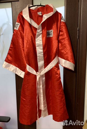 Боксерский халат Everlast с капюшоном